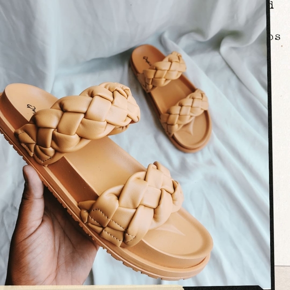 🚨ONLY A FEW PAIRS LEFT// Sand braided slide - Picture 3 of 6